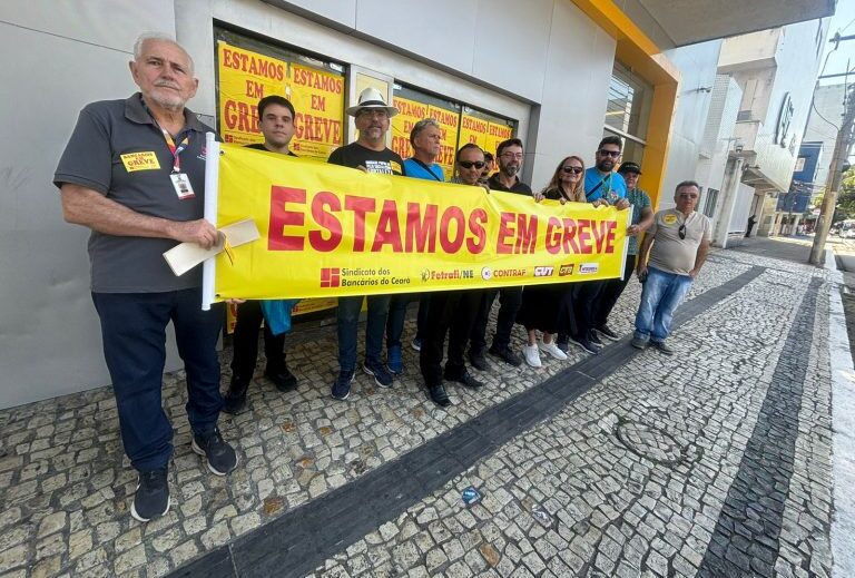 Haverá uma nova plenária para discutir a manutenção da greve nesta terça-feira (17). (Foto: Sindicato dos Bancários do Ceará)