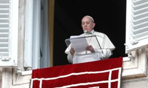 Papa Francisco discursando no Vaticano