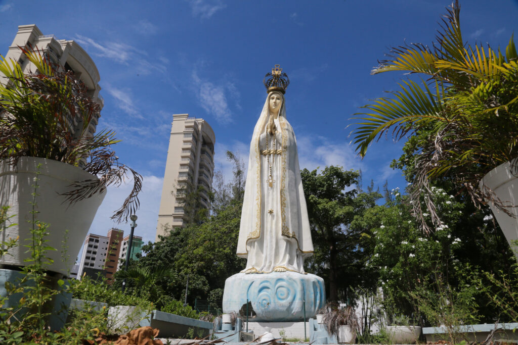 Estátua de Nossa Senhora de Fátima em Fortaleza