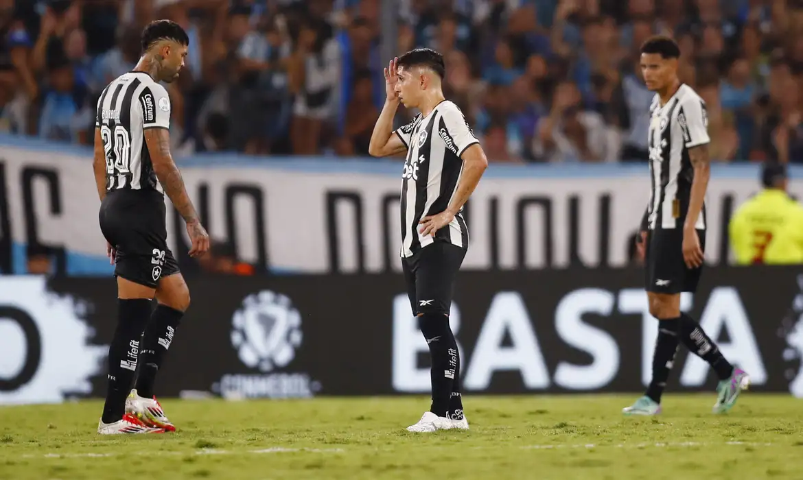 Jogadores do Botafogo após derrota para o Racing