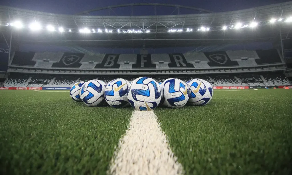 Bolas de Futebol no Estádio Nilton Santos, do Botafogo.