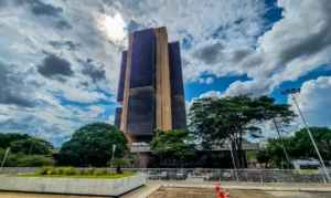 Mercado financeiro reduz previsão de inflação para 2025