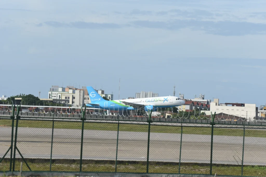 Avião com brasileiros deportados vindos dos Estados Unidos.