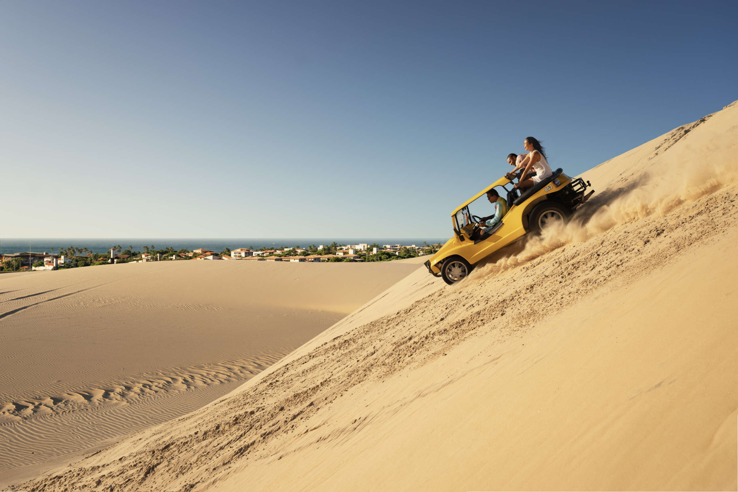 Turistas andando de Buggy no Ceará
