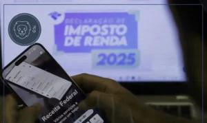 Contribuinte consulta o terceiro lote da restituição do IR 2025 no site da Receita Federal