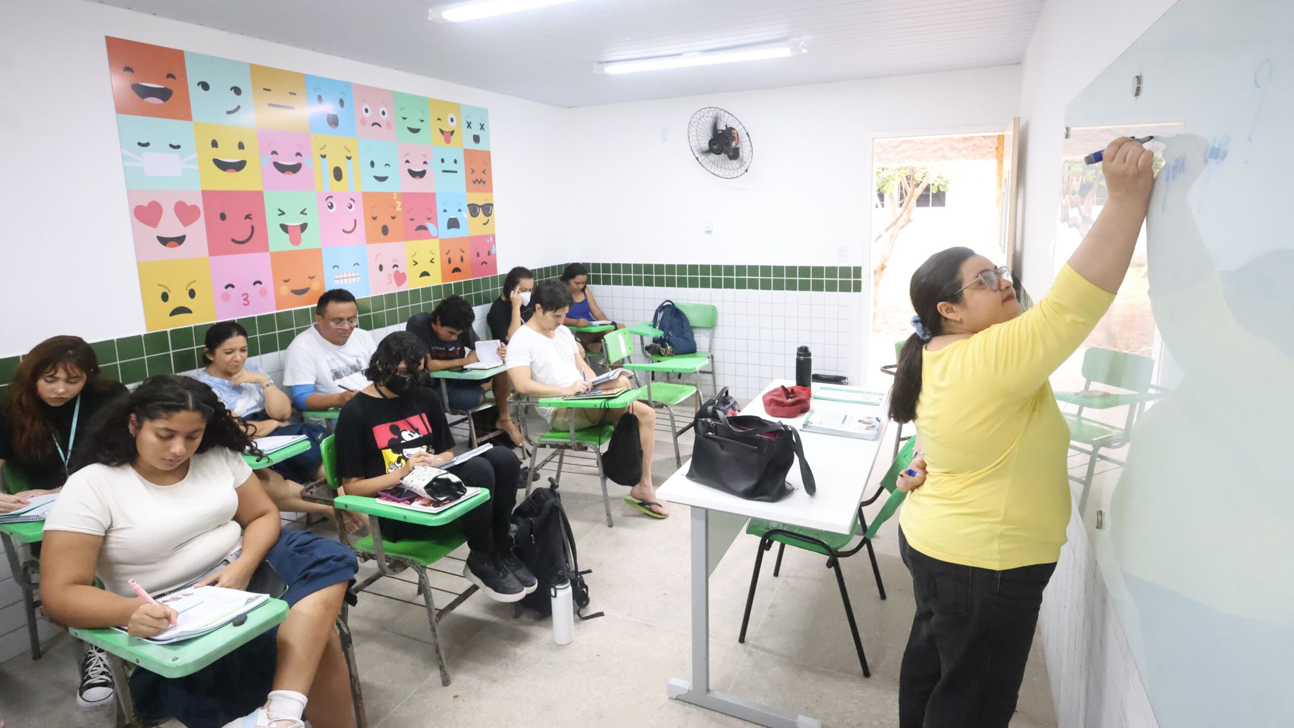 cursos presenciais de idiomas e comunicação