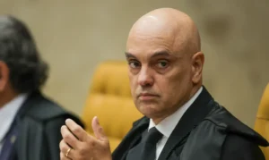 Moraes compara atuação de Eduardo Bolsonaro a golpe