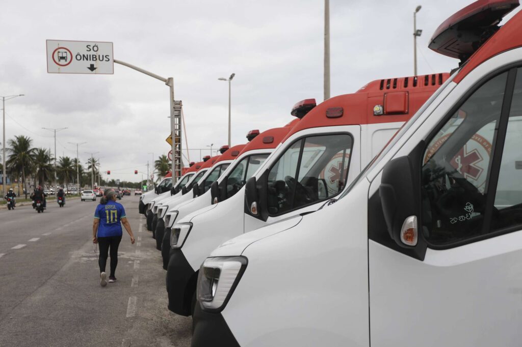 Novas ambulâncias do Samu Ceará entregues em Fortaleza