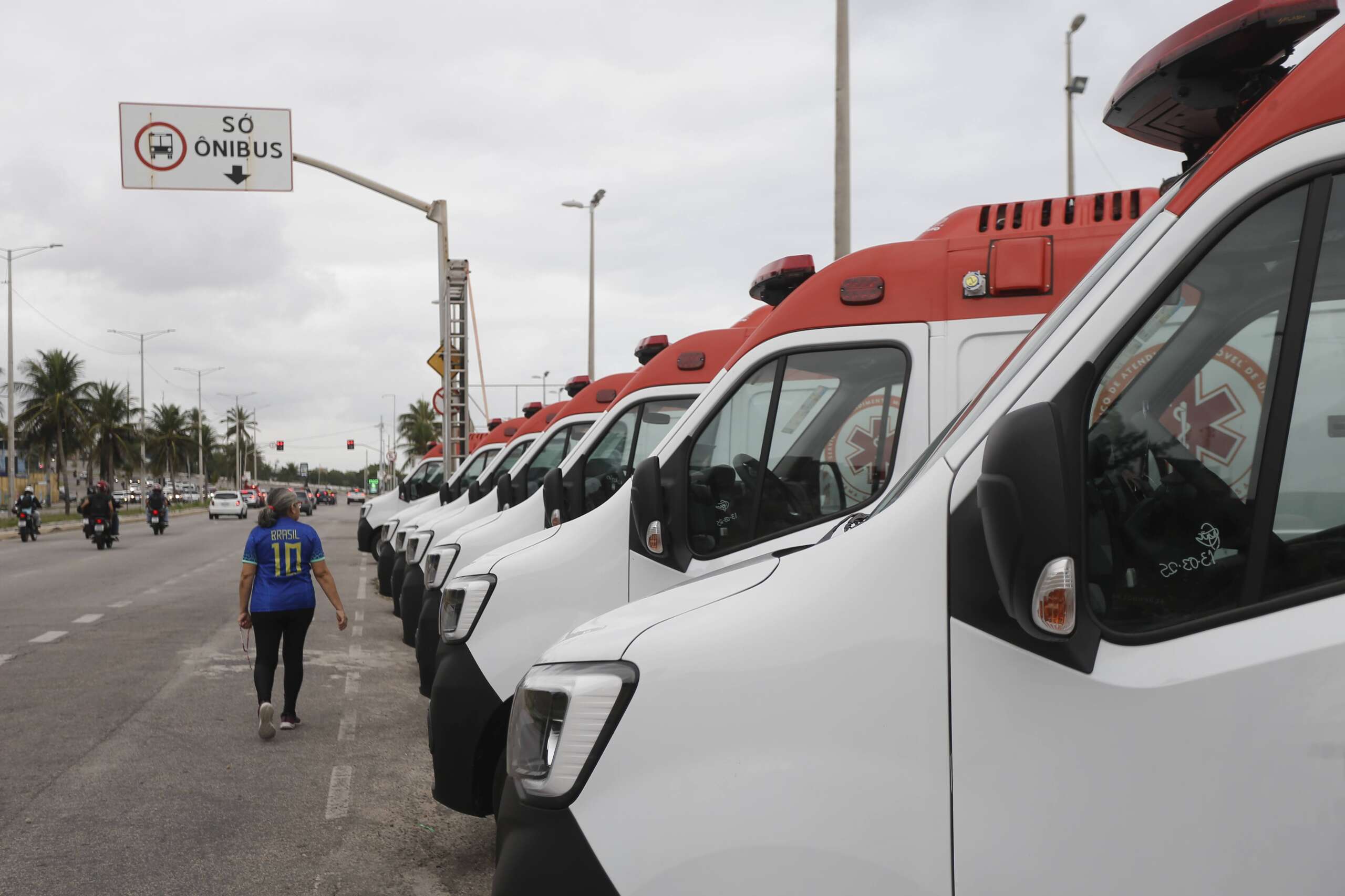 Novas ambulâncias do Samu Ceará entregues em Fortaleza