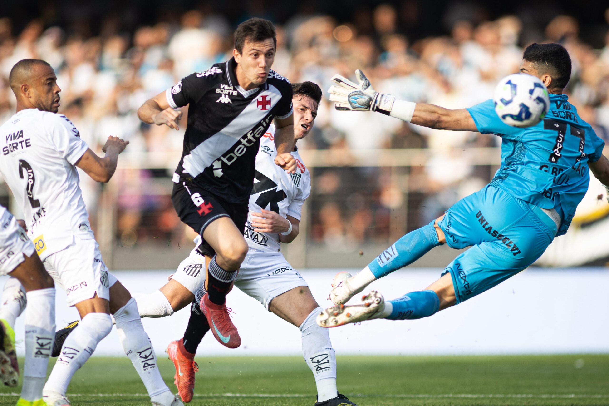 Santos sofre goleada do Vasco