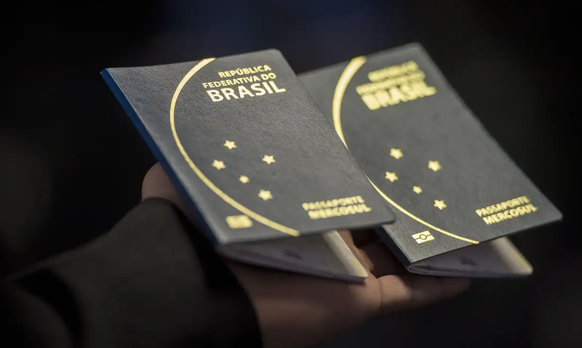 EUA exigem redes sociais públicas
