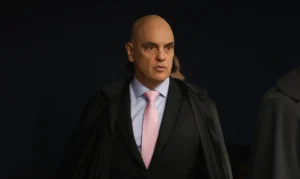 Moraes vota condenação de Bolsonaro