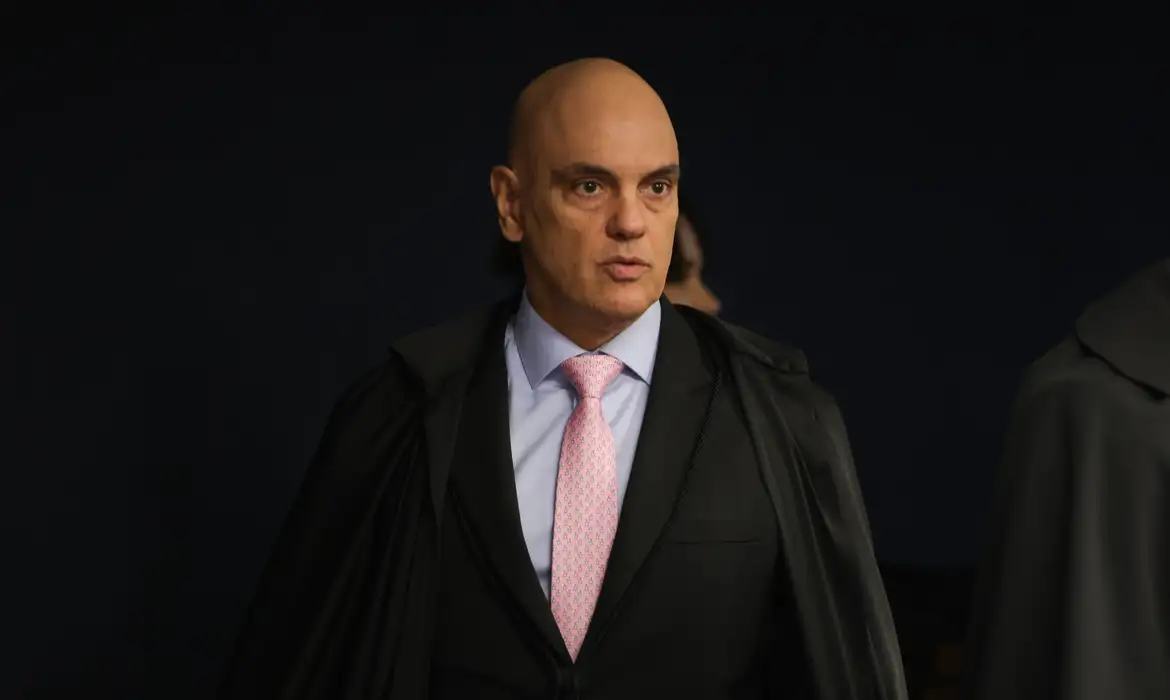 Moraes vota condenação de Bolsonaro