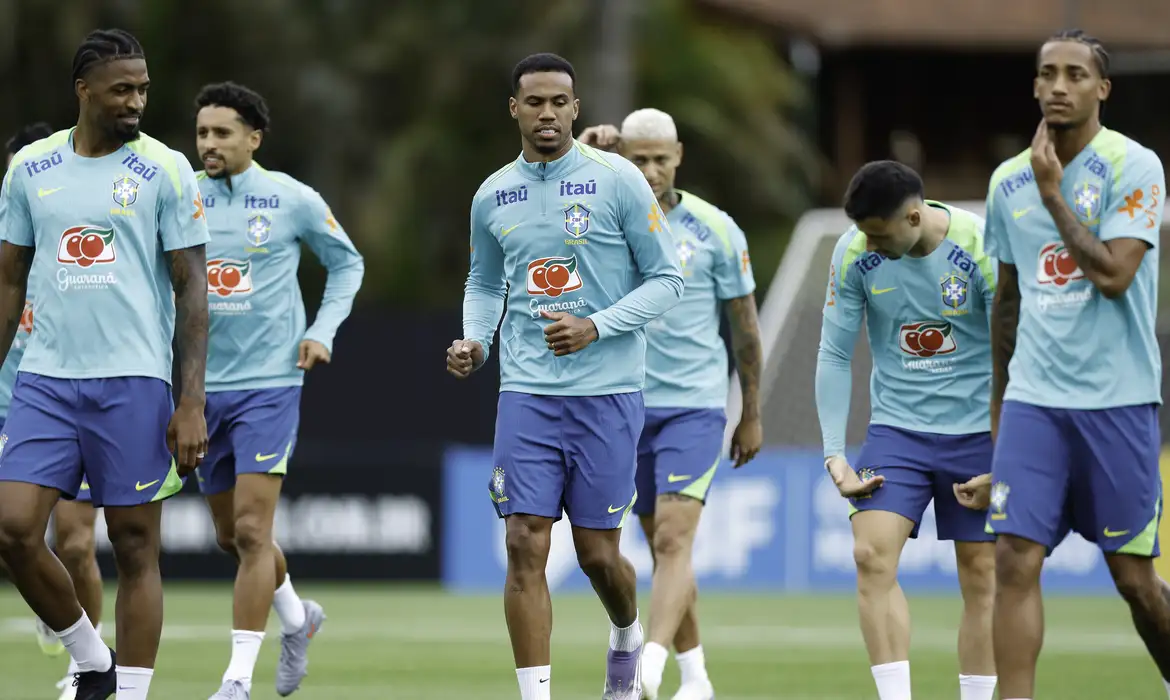Carlo Ancelotti comanda treino