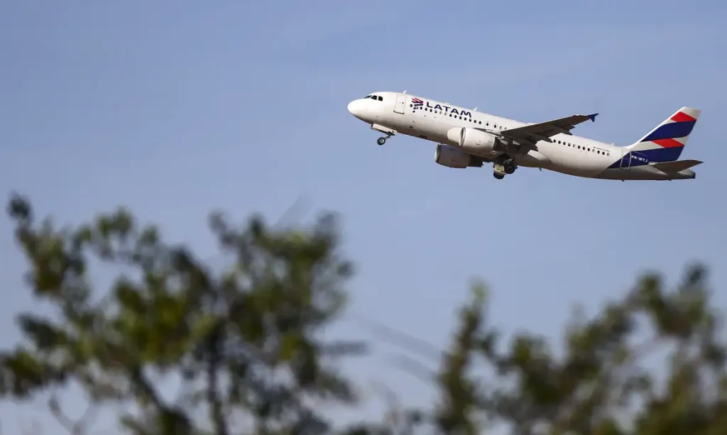 Latam compra aeronaves Embraer