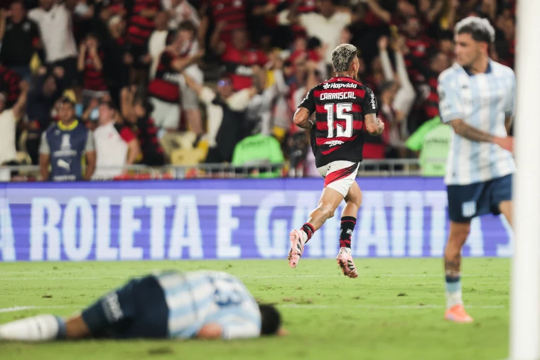 Flamengo vence Racing