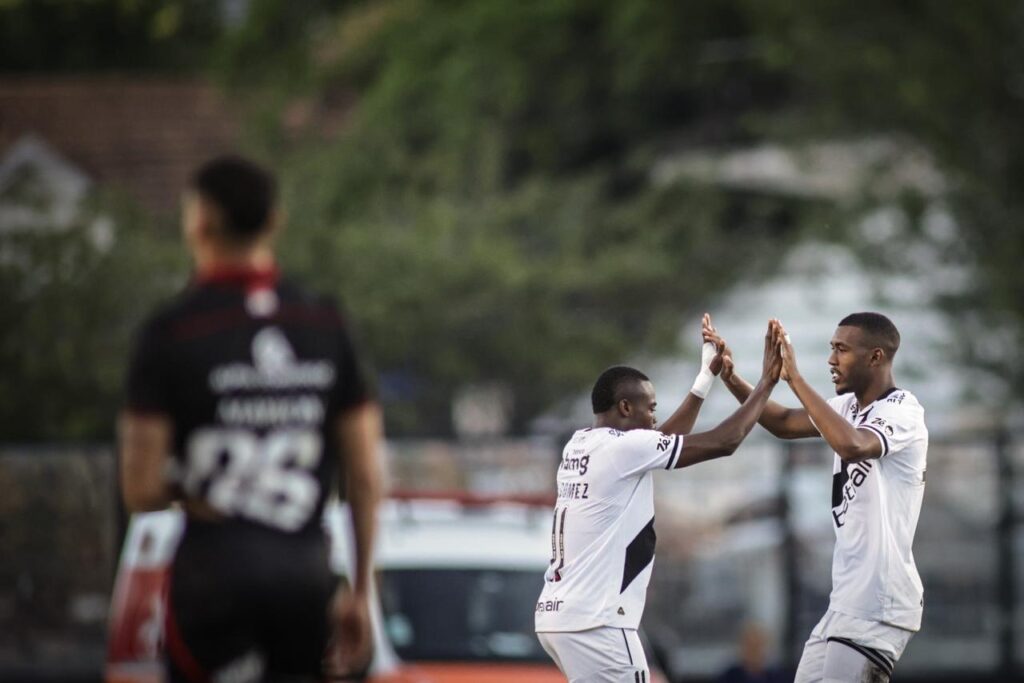 Vasco vence o Vitória