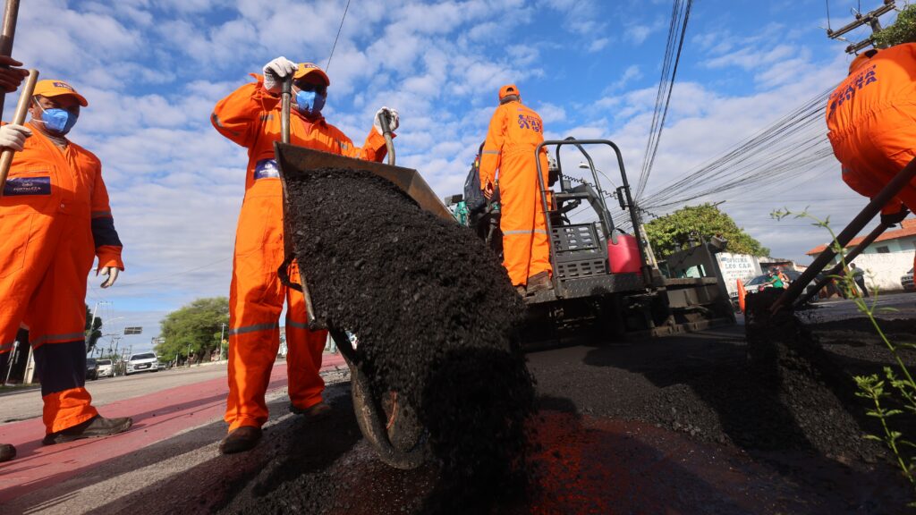 Obras na Historiador Raimundo Girão