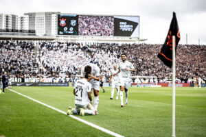 Ceará vence Corinthians