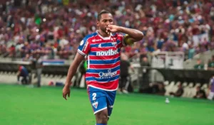 Tinga deixa Fortaleza