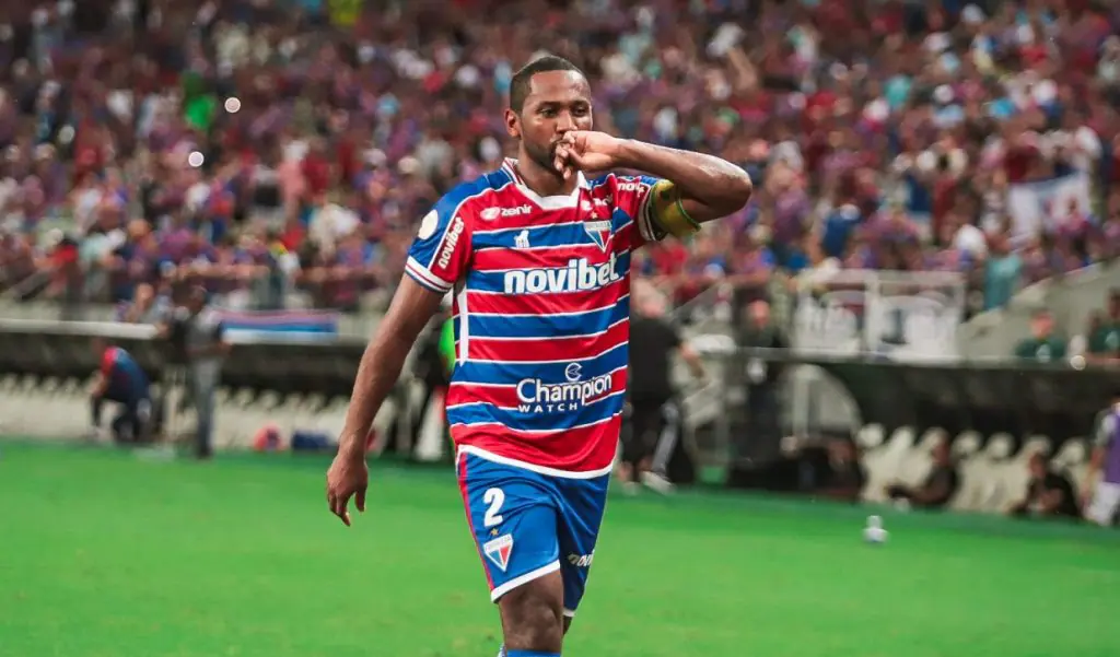 Tinga deixa Fortaleza