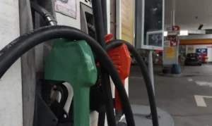 postos autuados no Ceará